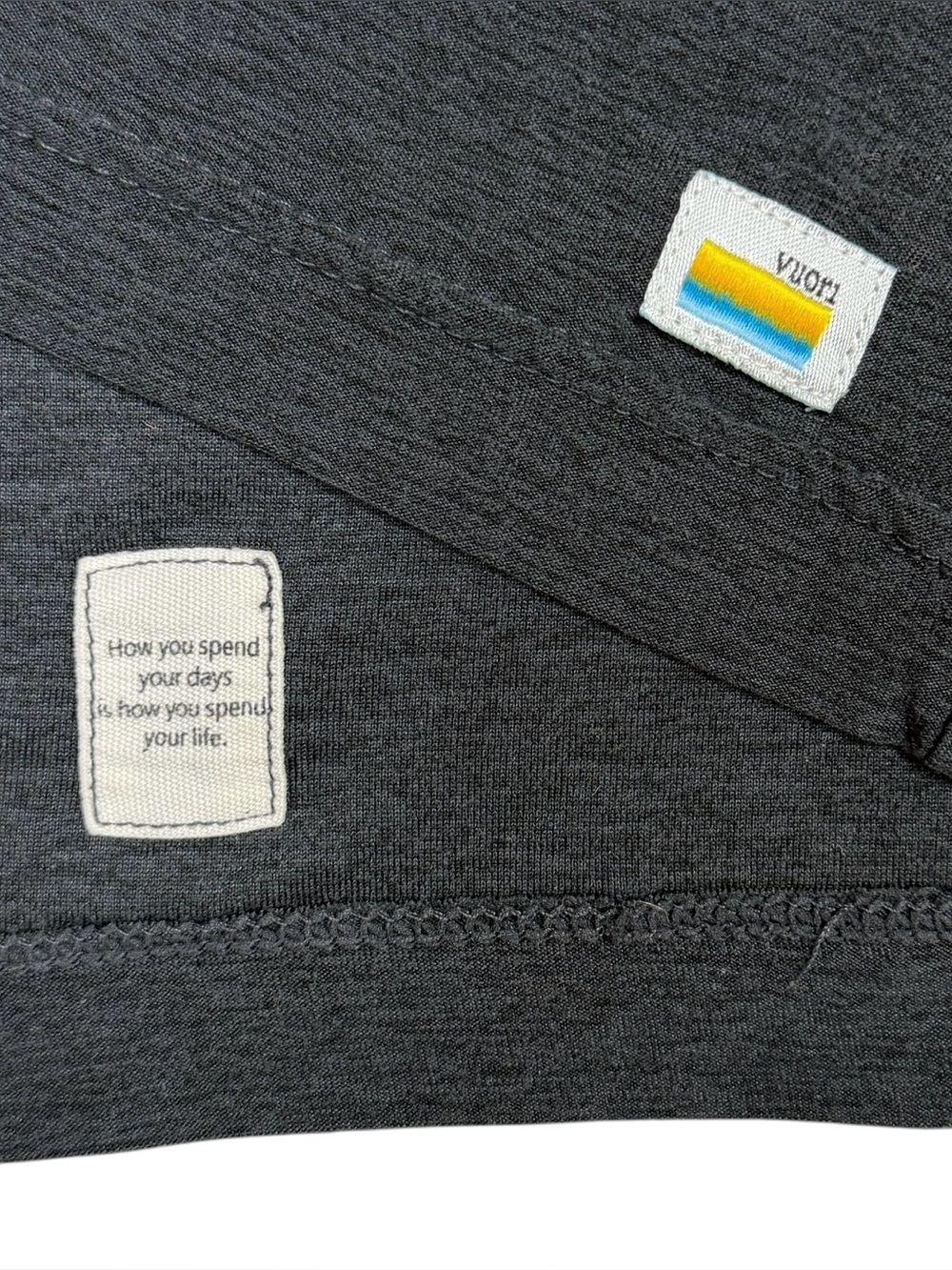 Vuori Shirt Men Medium Grey Strato Tech Tee Long Sleeve Performance Stretch V126 - Picture 7 of 7